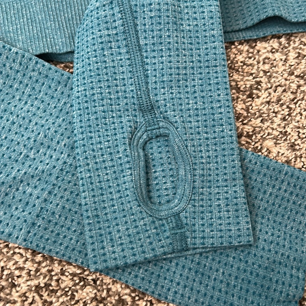Gymshark Cropped Compression Top - Picture 2 of 4